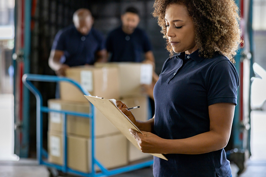 Properly banding and stretch wrapping freight pallets video thumbnail